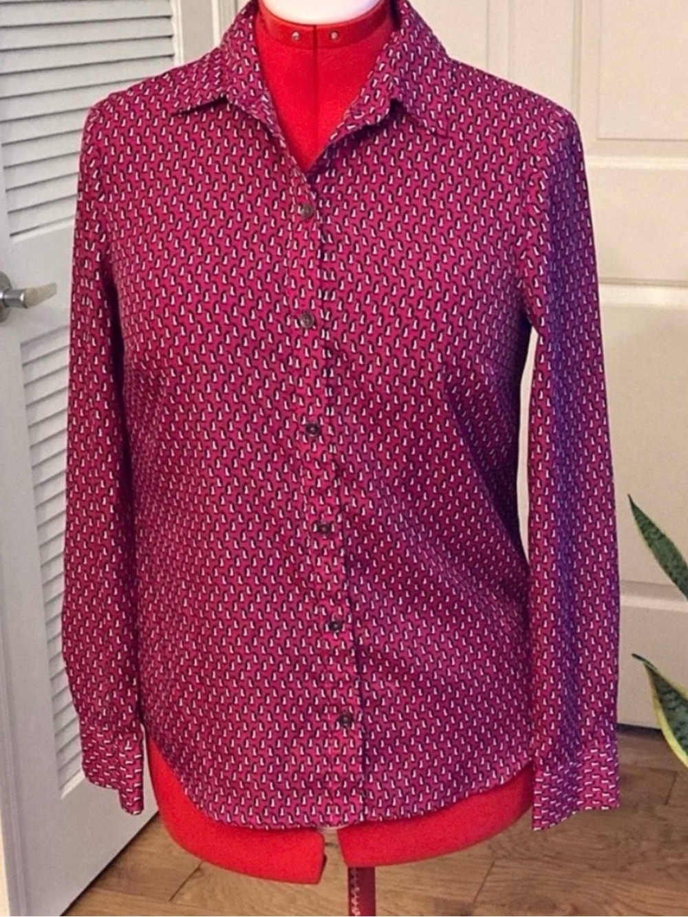 Jones New York Fuchsia Penguin Print Button Down Shirt Women's Size Small